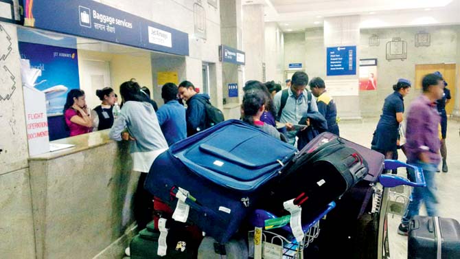 Passengers at the baggage counter in Mumbai airport