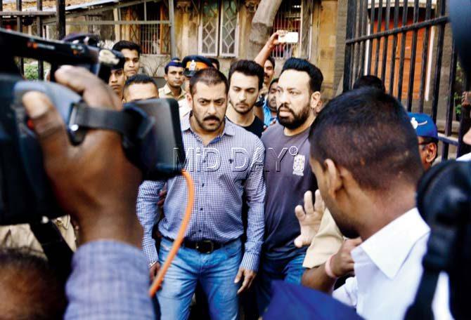 Salman Khan walks out of the Bombay High Court after being acquitted of all charges in the 2002 hit-and-run case. Pic/Bipin Kokate