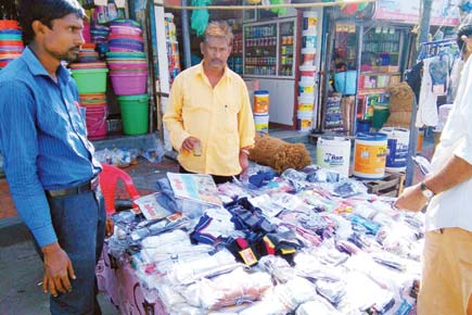 Damu Nagar fire: Street-side vendor donates his stock of clothes for kids