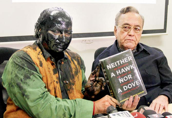  Obviously the Shiv Sena did bad by pouring ink on Sudheendra Kulkarni, but all book lovers in the world should pour ink on the publishers of Khurshid Mahmud Kasuri’s Neither a Hawk Nor a Dove — a very long, very dry and very unnecessary tree-killer. File pic