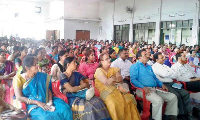 350 school-teachers across municipal schools in Navi Mumbai were given basic training on digital teaching on December 11
