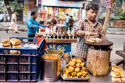 Popular Mumbai delicacies invading Kolkata's food scene