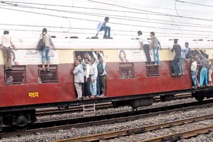 Thane: Boy dies after falling from train between Ambarnath and Badlapur