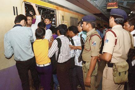 RPF flops at 'supervising' rush hour in Mumbai locals
