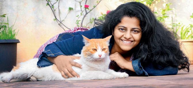 Minal Kavishwar, a certified animal-assisted therapist, has trained her cat, Cookie, in methods of positive reinforcement using treats