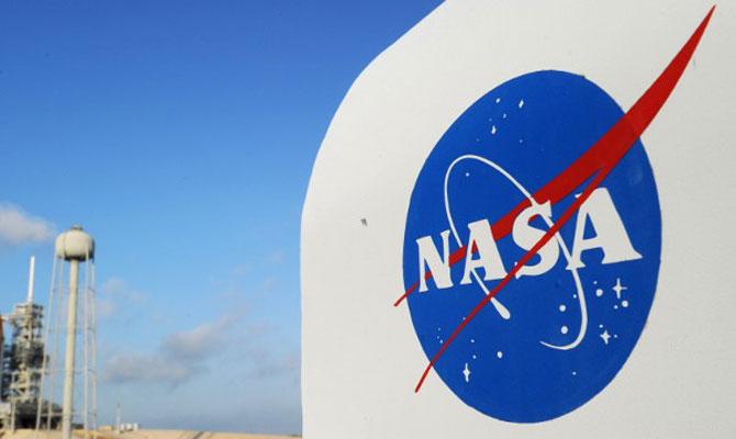 The NASA logo on a protective box for a camera near the space shuttle Endeavour April 28, 2011 at Kennedy Space Center in Florida. AFP PHOTO/Stan HONDA / AFP / STAN HONDA