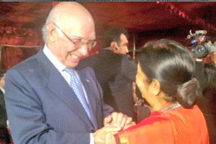 Sushma Swaraj meets Sartaj Aziz in banquet for Heart of Asia delegates