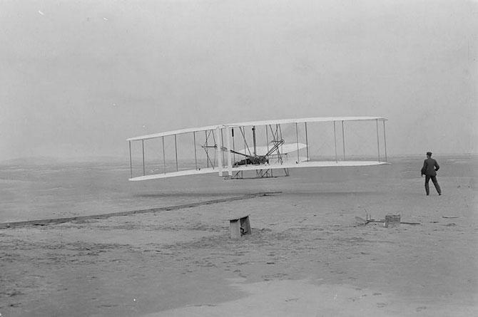 American aviators Wright brothers, Orville and Wilbur, makes the first flight successfully in a heavier-than-air-machine, on December 17, 1903 at Kitty Hawk, in a flight of 70 metres