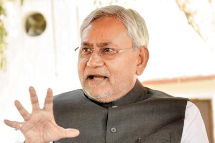 Nitish returns as Bihar CM, to meet Modi over development
