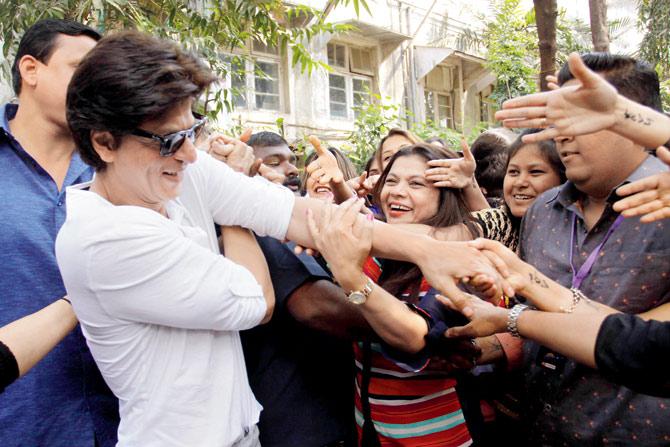 Shah Rukh Khan meets fans at RK Studios