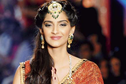 Diamond necklace stolen from Bollywood star Sonam Kapoor's home
