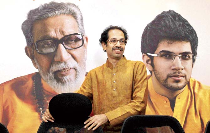 Uddhav Thackeray also congratulated Arvind Kejriwal and said he would attend the latter’s swearing-in ceremony if he was invited. Pic/PTI