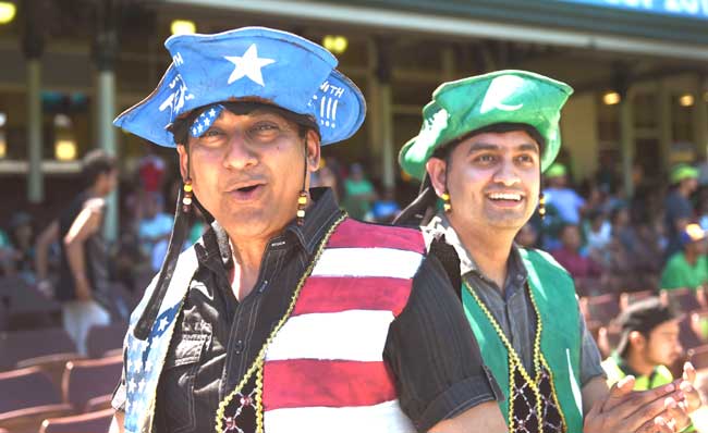 Pakistani fans cheer before Pakistan