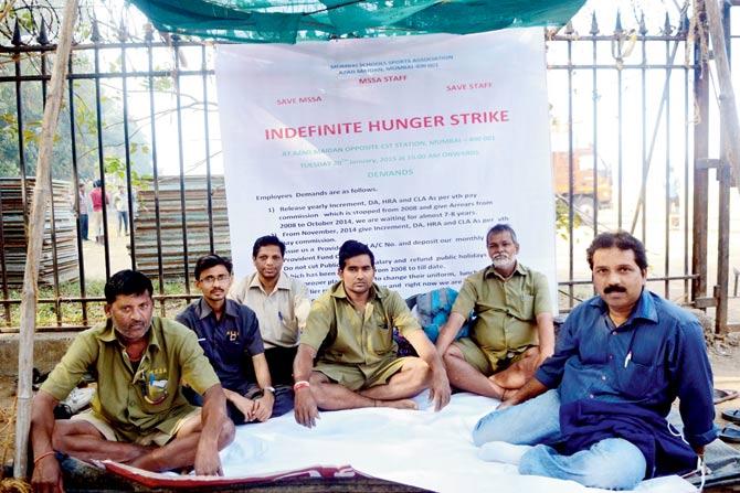 Rajaram Gawde (extreme left), Jayesh Parmar, Dattatray Tambadkar, Rakesh Gaud, Ravi Kahar and Anthony D’Souza (extreme right) during the hunger strike in January 