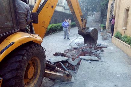 BMC demolishes illegal ramp outside Shah Rukh Khan's residence