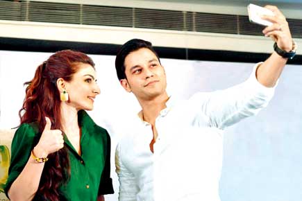 Newlyweds Soha Ali Khan, Kunal Khemu click romantic selfies