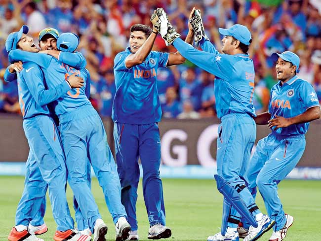 India skipper Mahendra Singh Dhoni (second from right) celebrates a Pakistan wicket with his teammates at the Adelaide Oval yesterday. Pic/AFP