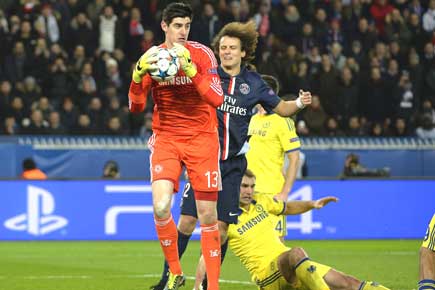 CL: Courtois saves help Chelsea hold Paris St. Germain to a draw