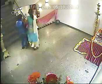 The girl takes the bag from her younger sibling in the staircase