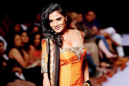 Richa Chadha meets with an accident on the sets of 'Aur Devdas'
