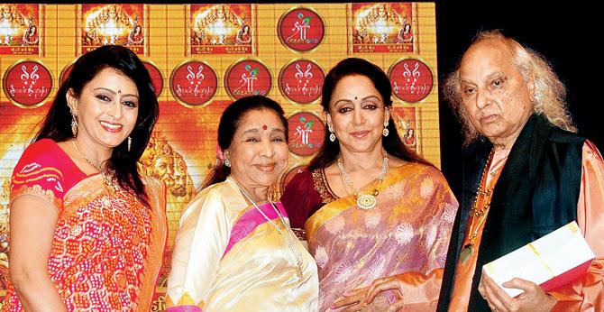 (L-R): Veena Mundhra, Asha Bhosle, Hema Malini and Pandit Jasraj 