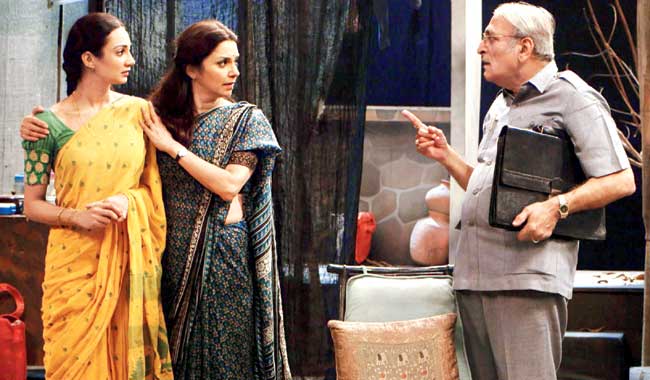 Ira Dubey, Lillete Dubey and Mohan Agashe in the cineplay, Adhe Adhure