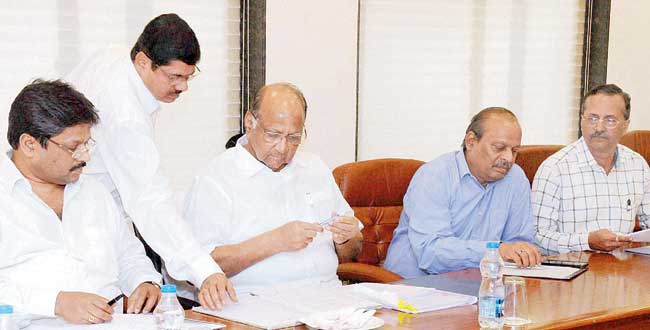 MCA President Sharad Pawar being shown a document by CEO CS Naik as Jt Secretary Dr PV Shetty (left), vice-president Ravi Savant and treasurer Vinod Deshpande (right)  look on yesterday. Pic/PTI 