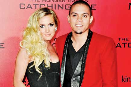 Ashlee Simpson expecting a baby girl