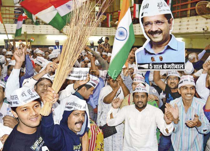 Jubilant AAP workers and supporters celebrate the Delhi election results at the party’s Dadar office. Pic/Shadab Khan