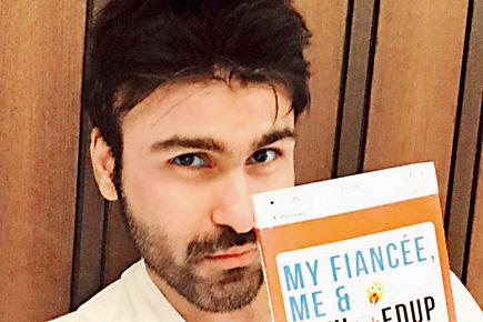 Aarya Babbar clicks a selfie with his first book