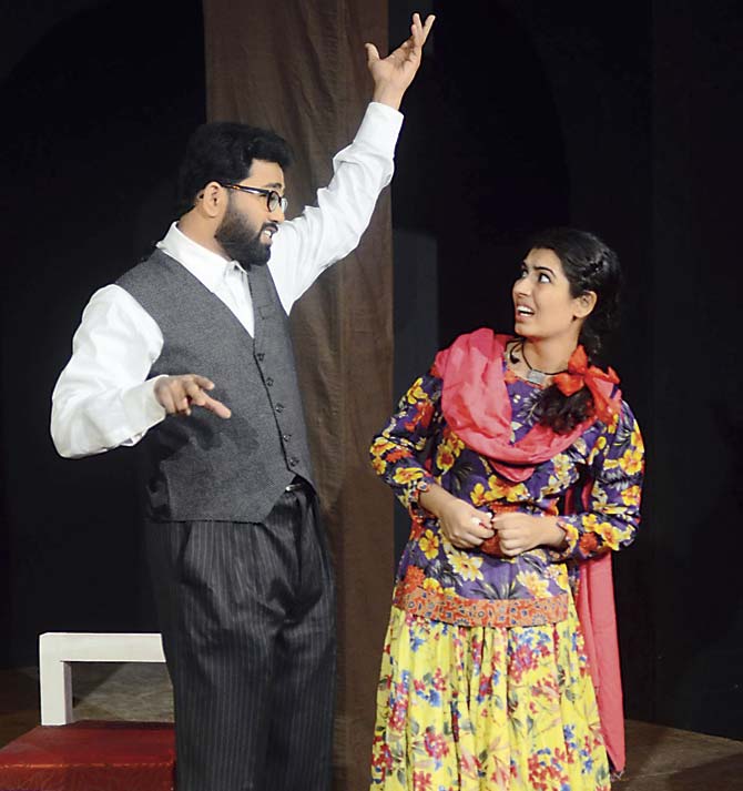 A still from the Hindi/Urdu play Aazar Ka Khwab at NCPA