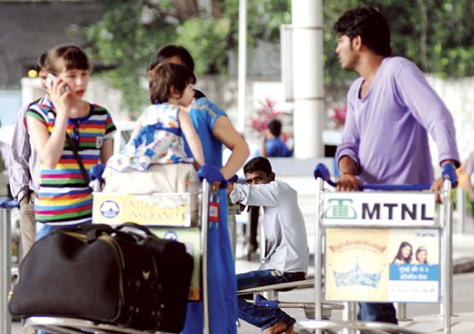 Touts at airports, railway stations and even tourist spots trick unsuspecting visitors to make a quick buck. File pic