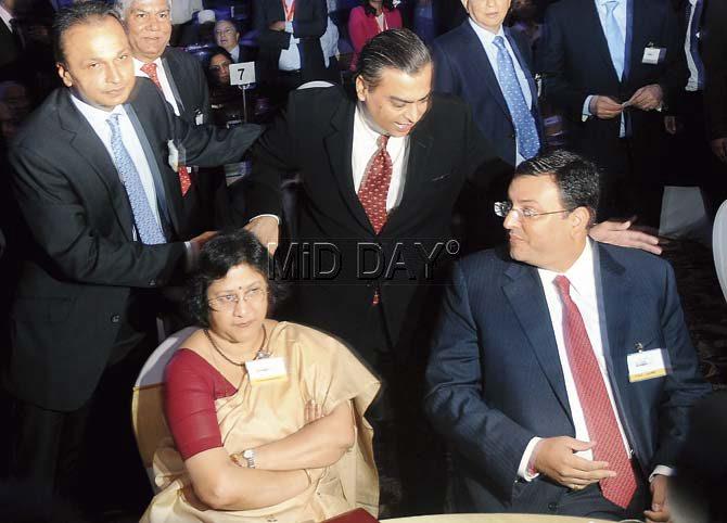 Reliance Group Chairman Anil Ambani with brother and Reliance Industries Chairman Mukesh Ambani, Tata Group Chairman Cyrus Mistry and State Bank of India Chairperson Arundhati Bhattacharya