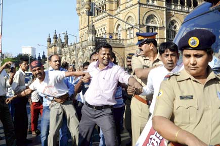 Attack on Govind Pansare reminiscent of Dabholkar's murder, say activists