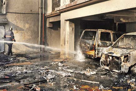 Mumbai: 3 cars, bike charred after garbage duct catches fire