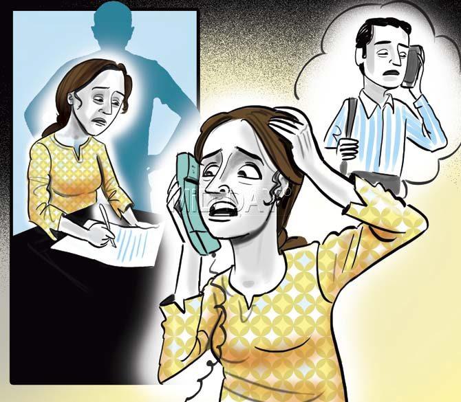The woman realises she has been fooled only after reaching home and talking to her husband. She then files a police complaint the next day