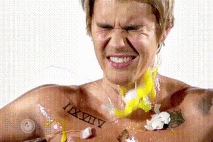 Eggs pelted at Justin Bieber