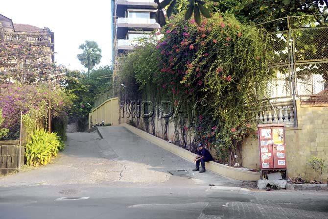 This cement ramp next to the star’s bungalow, Mannat, is often used to park his vanity van. Pics/Pradeep Dhivar