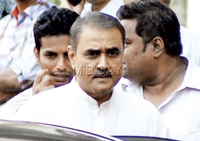 Former union minister, Praful Patel, and several other top leaders paid their respects yesterday. Pics/Shadab Khan
