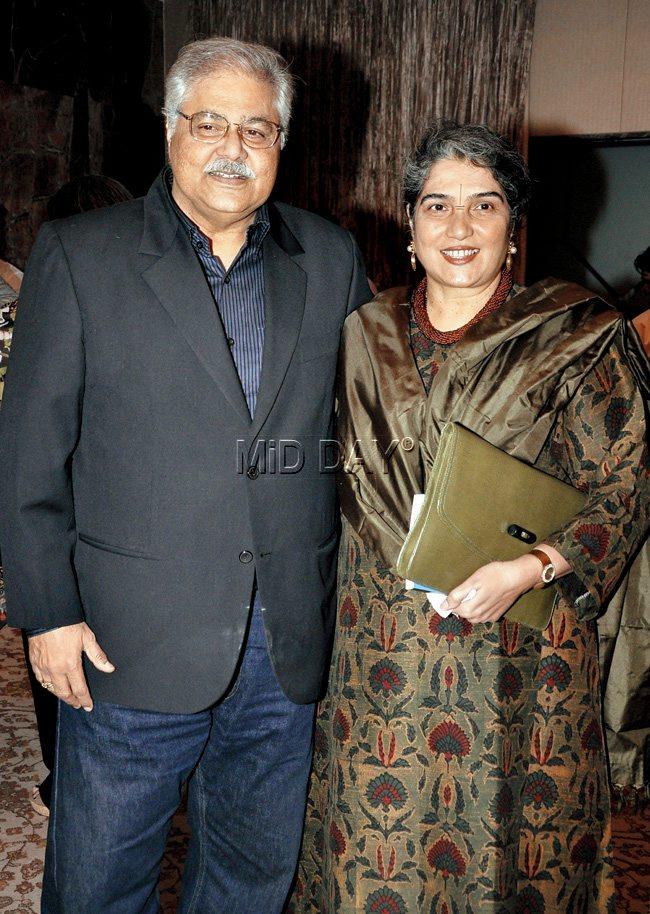 Satish Shah with wife Madhu