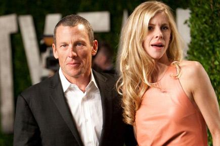 Lance Armstrong crashes car, girlfriend Anna takes blame: reports