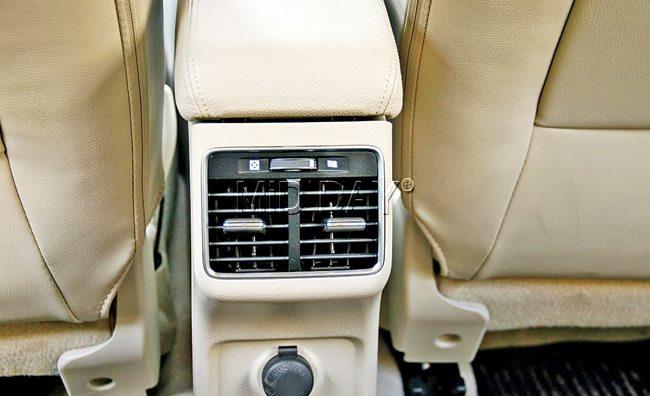 Rear A/C vents are available even in small cars and the Ciaz doesn’t omit the feature