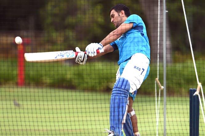 ICC World Cup: 'Batsman' Dhoni seeks Shastri's advice in testing times