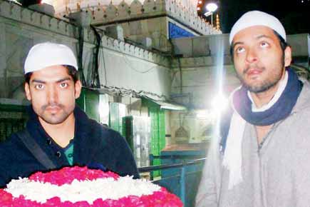 Gurmeet Chaudhary, Ali Fazal seek blessings for 'Khamoshiyan' at Ajmer Sharif