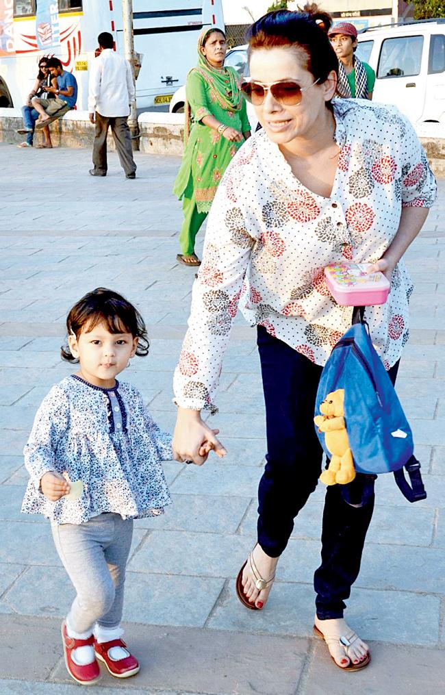 Neelam Kothari was spotted with her daughter, Ahana, at Bandra 