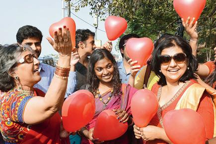 Hindu Mahasabha marries off couples on Valentine's Day
