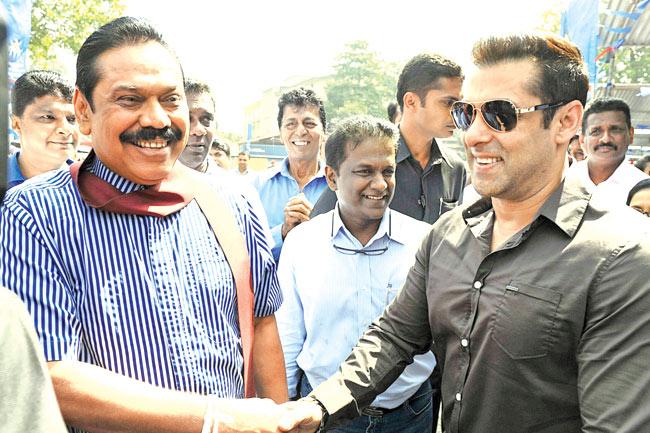 Salman Khan (right) with Sri Lankan President Mahinda Rajapakse in Colombo
