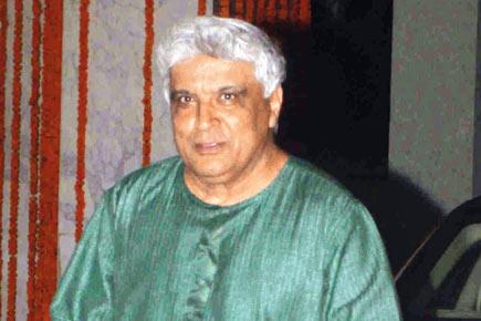 Javed Akhtar's family plans a surprise for his 70th birthday