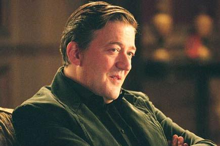 Actor Stephen Fry to marry 27-year-old partner
