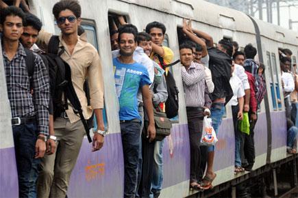 Mumbai: Suresh Prabhu for staggered work hours to combat suburban commuter rush